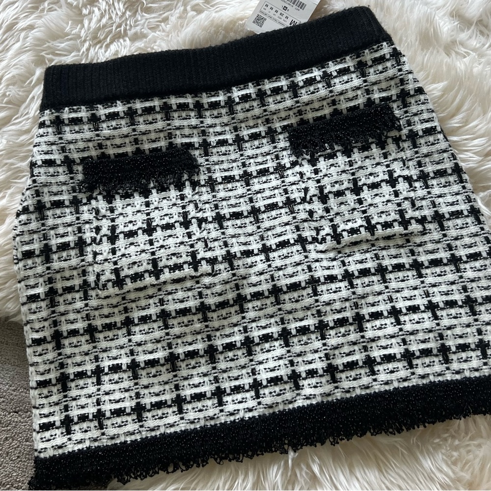 Mini skirt with beaded details.